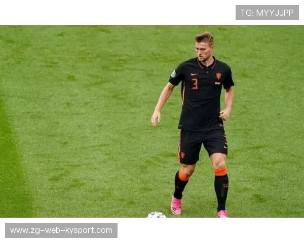 19岁荷兰新带刀后卫荷甲横空出世5大欧洲豪门疯抢,荷兰足球后卫